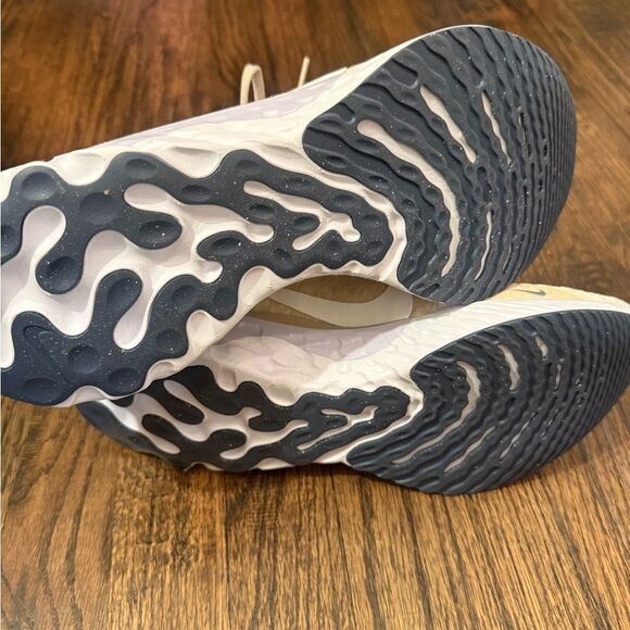 NWOT Nike Women's Road Running Shoes - Picture 7 of 7